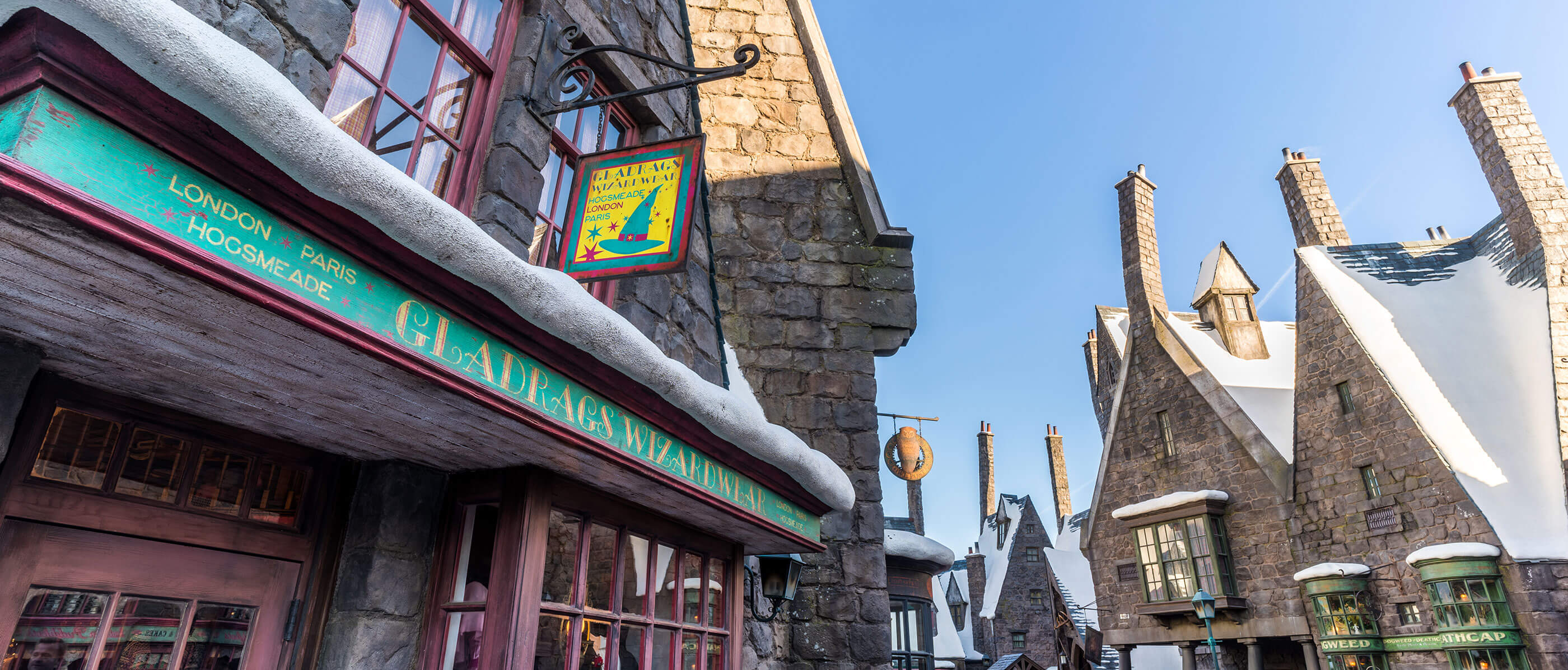 Gladrags Wizard Wear store on Universal Studio set.