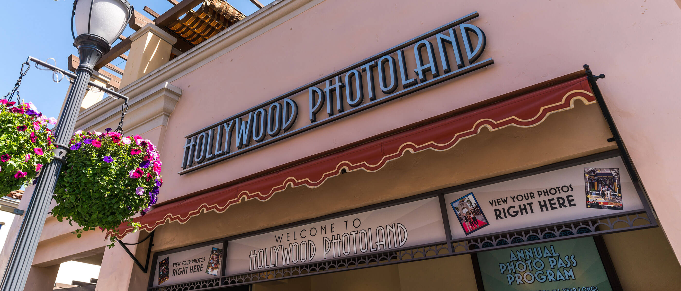 The sign Hollywood Photoland above the entrance.