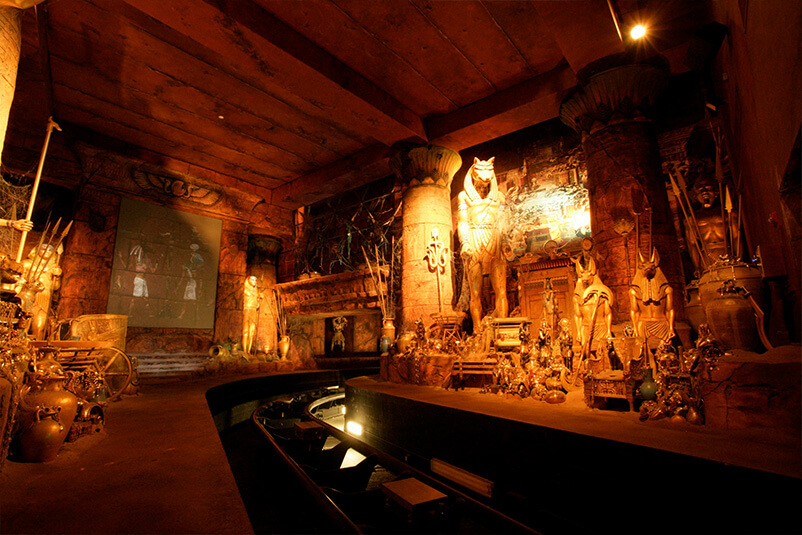 A Egyptian tomb with treasure.