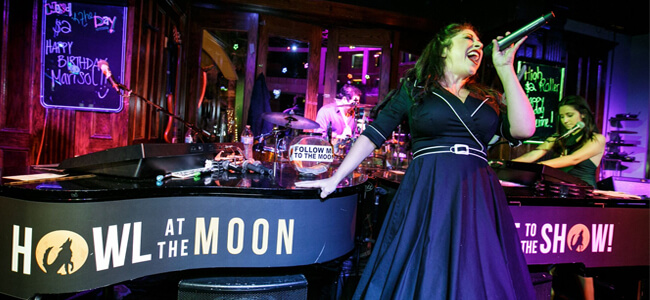 A woman singing at the Howl At The Moon show in Universal Studios Hollywood.