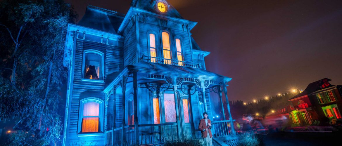 Exterior of the Psycho house at night